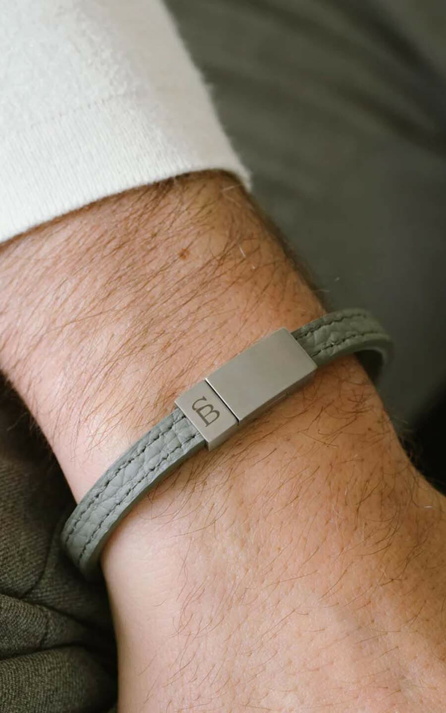 zoom in on Grijs Armband image Grijs Armband image