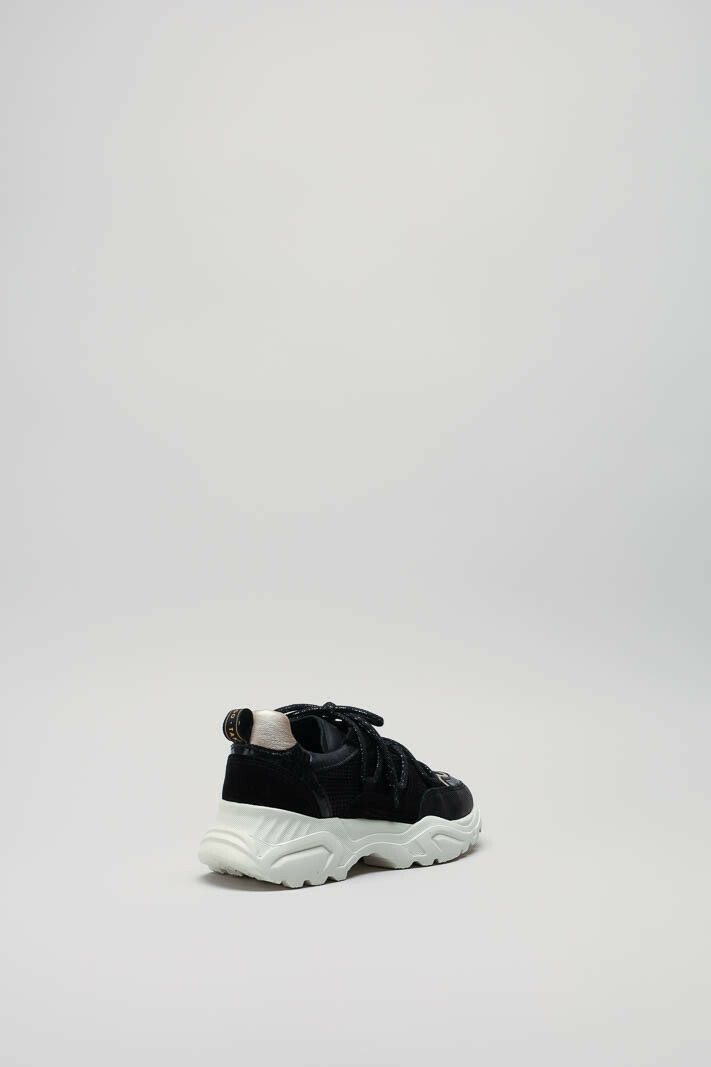 zoom in on Zwart Sneaker image Zwart Sneaker image