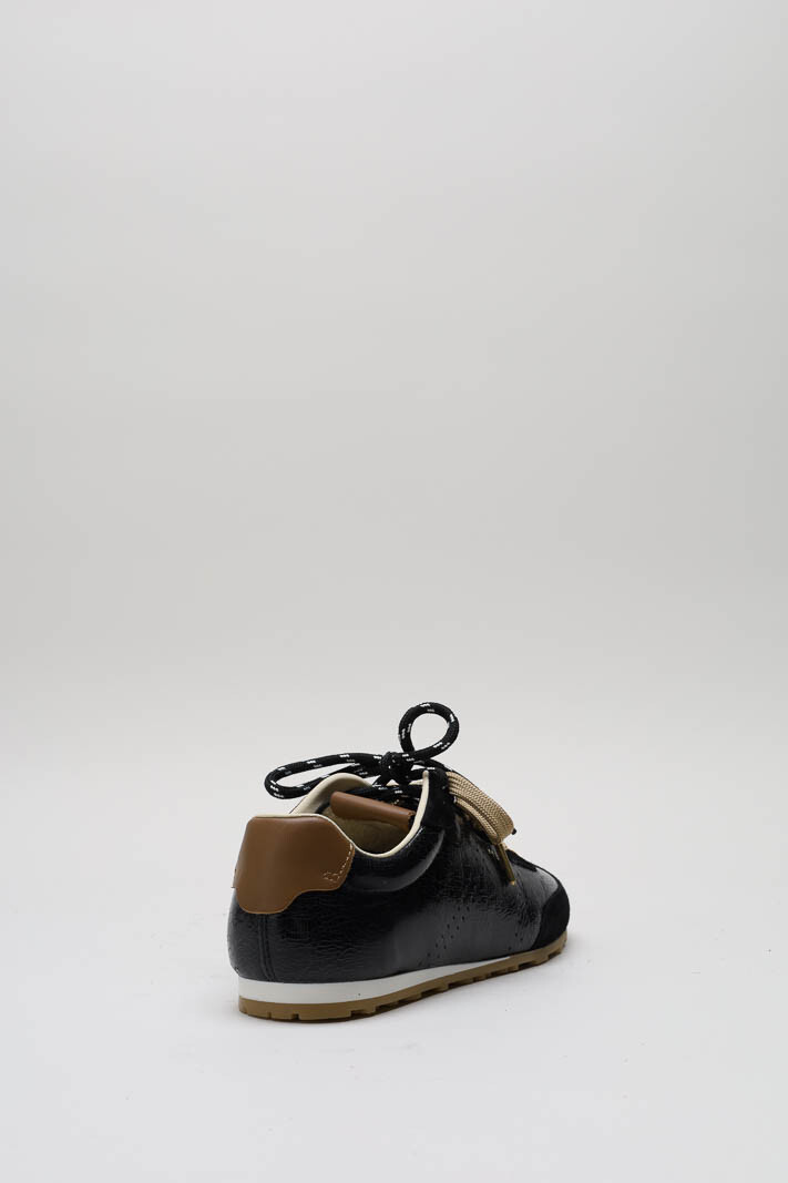 zoom in on Zwart Sneaker image Zwart Sneaker image
