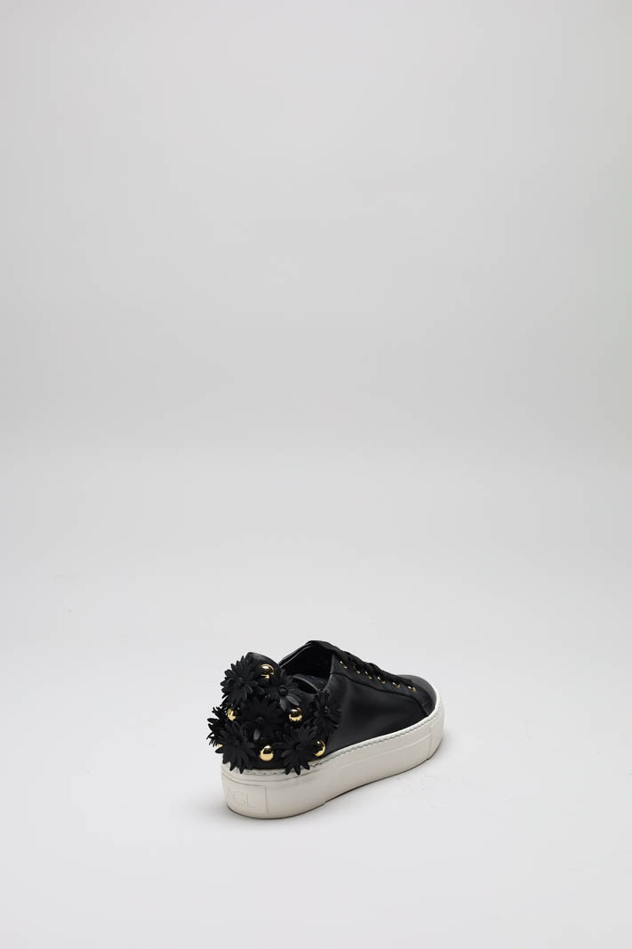 zoom in on Zwart Sneaker image Zwart Sneaker image
