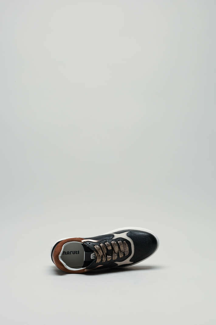 zoom in on Zwart Sneaker image Zwart Sneaker image