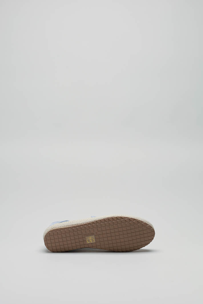 zoom in on Lichtblauw Mocassin image Lichtblauw Mocassin image