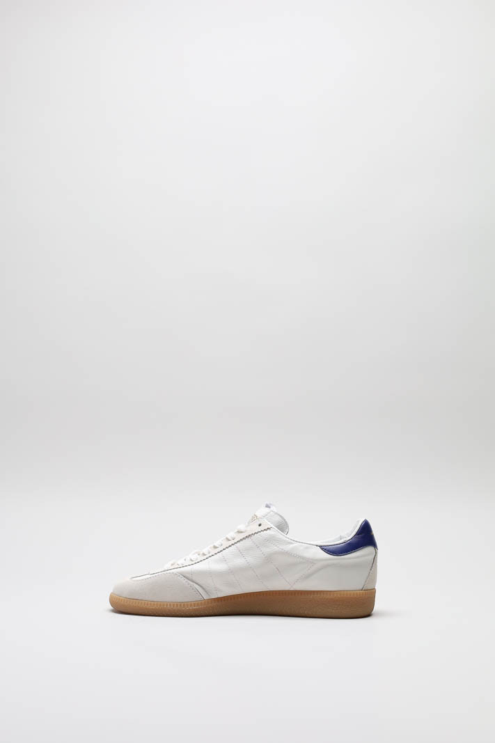 zoom in on Wit Sneaker image Wit Sneaker image