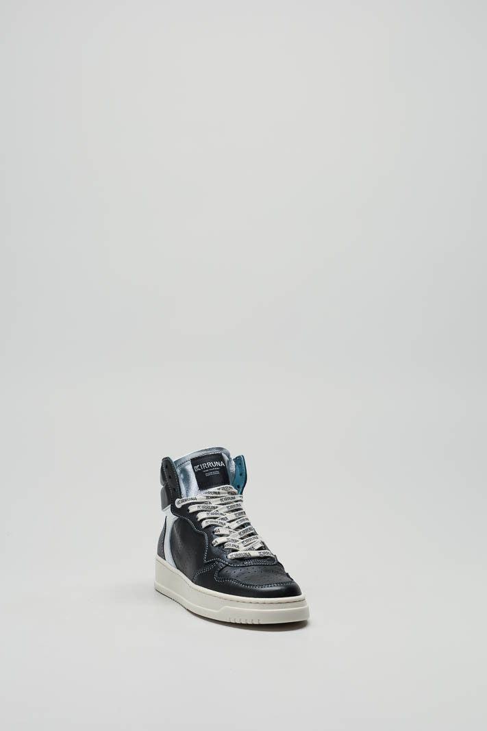 zoom in on Zwart Sneaker image Zwart Sneaker image