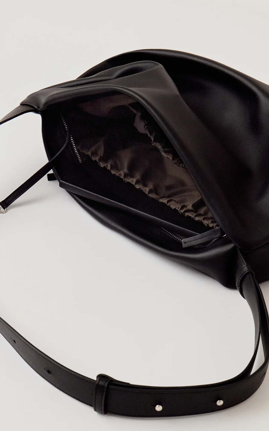 zoom in on Zwart Cross body image Zwart Cross body image