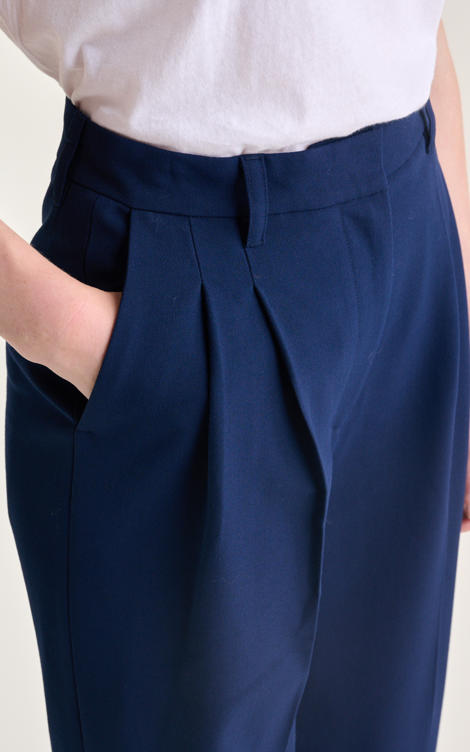zoom in on Blauw Broek image Blauw Broek image