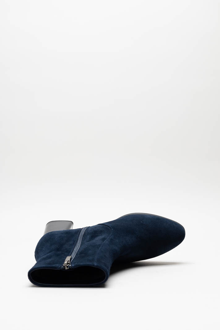 zoom in on Donkerblauw Enkellaars hak image Donkerblauw Enkellaars hak image