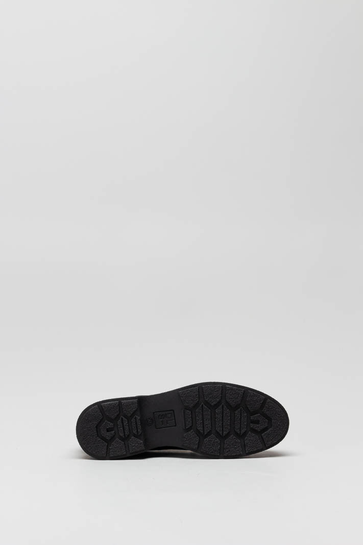 zoom in on Zwart Veterschoen image Zwart Veterschoen image