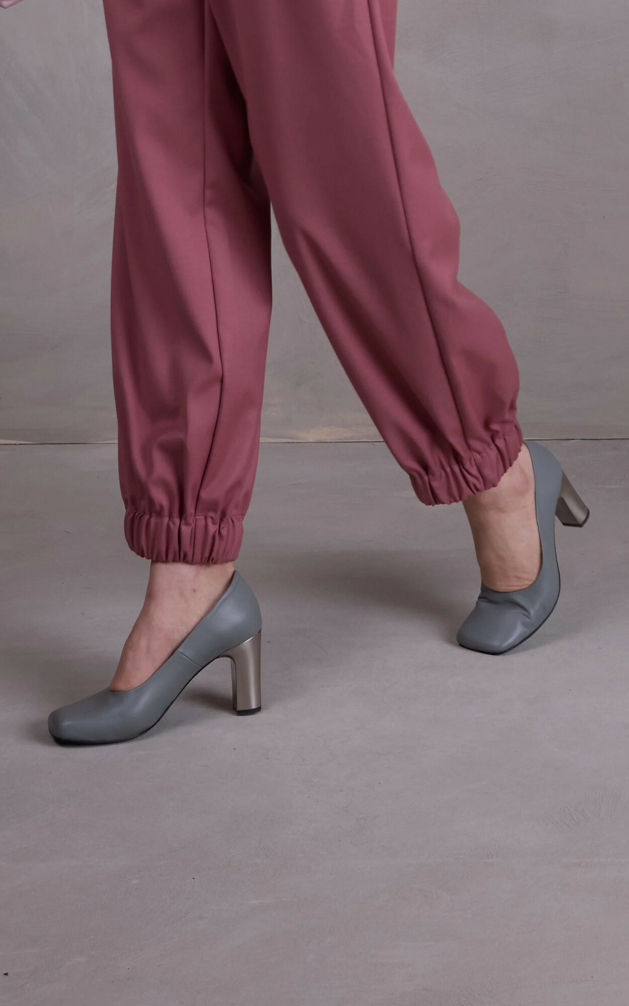 zoom in on Oudroze Broek image Oudroze Broek image