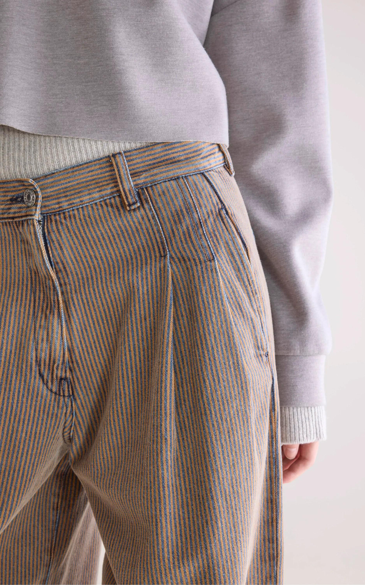 zoom in on Bruin Broek image Bruin Broek image