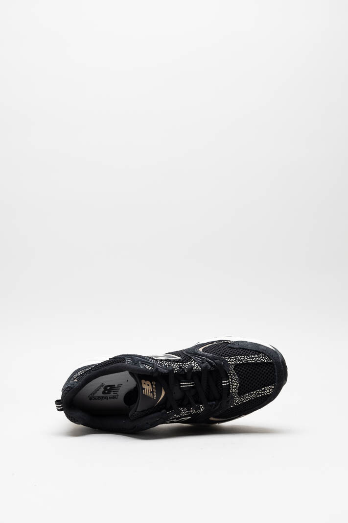 zoom in on Zwart Sneaker image Zwart Sneaker image
