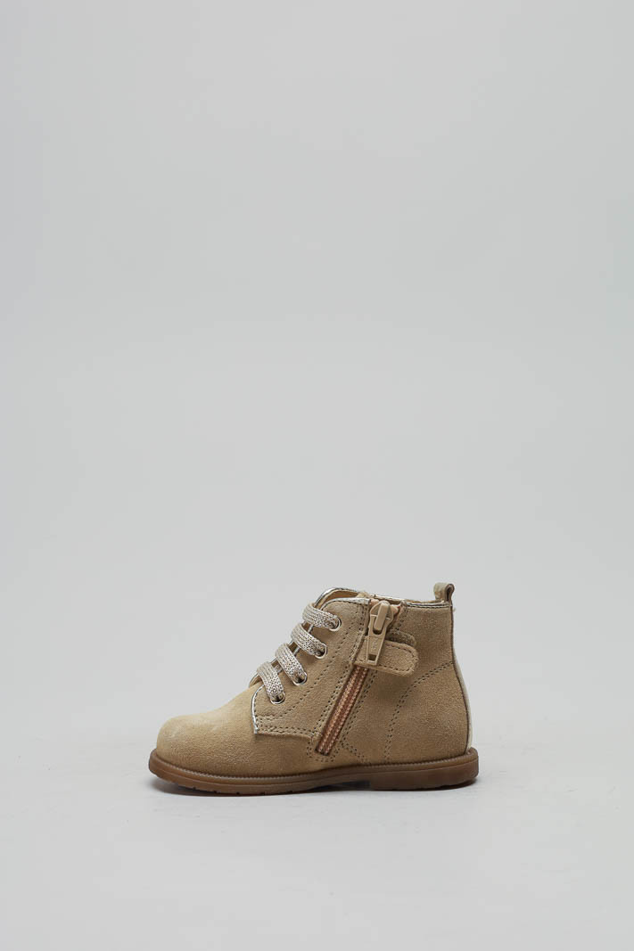 zoom in on Beige Veterschoen image Beige Veterschoen image