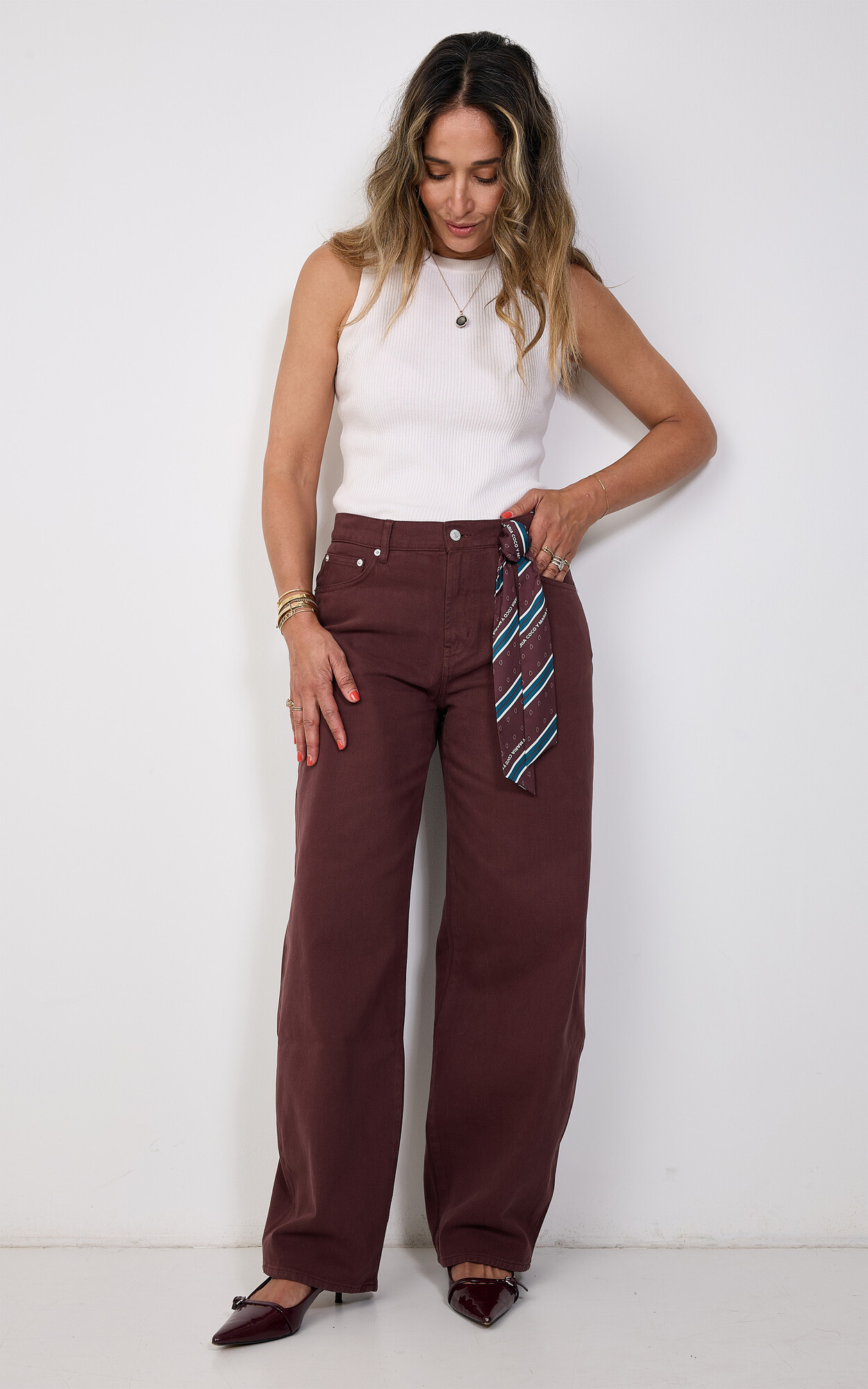 zoom in on Bruin Broek image Bruin Broek image