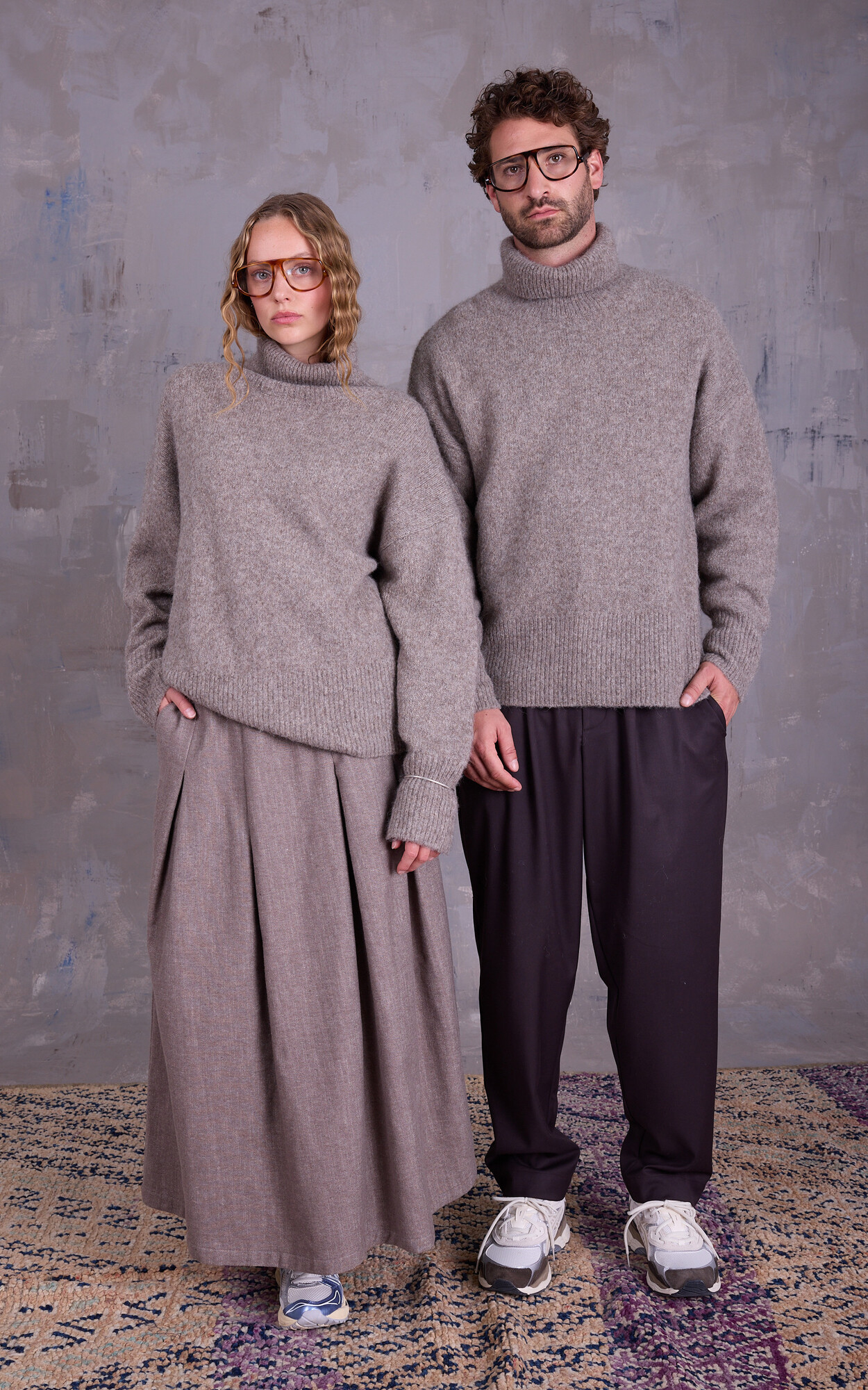 Taupe Sweater/trui image