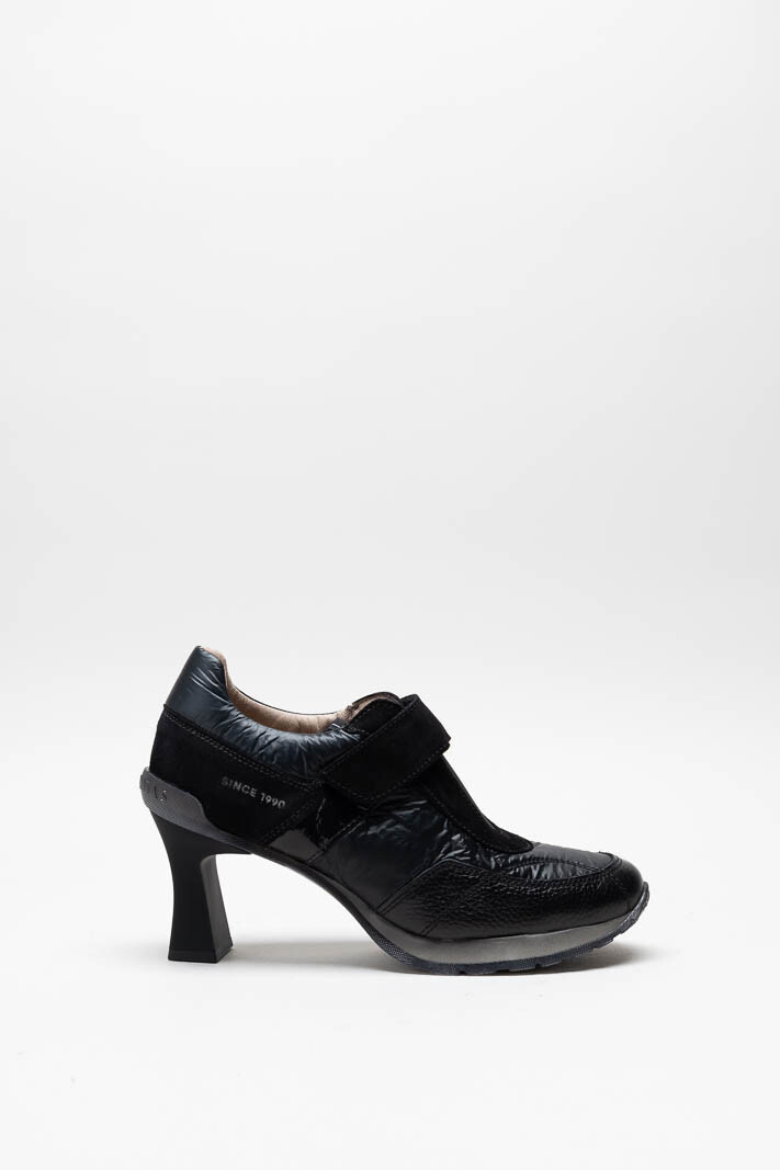 Zwart Pump