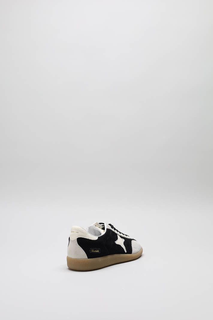 zoom in on Zwart Sneaker image Zwart Sneaker image