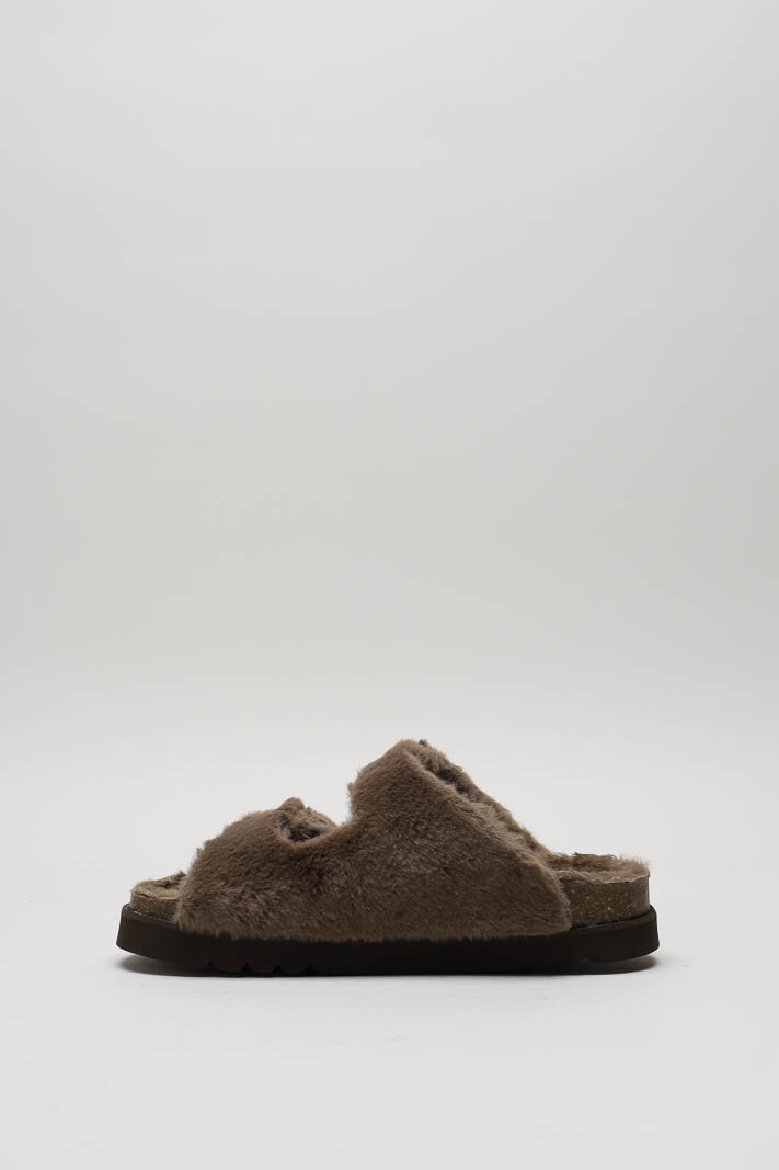 zoom in on Bruin Slipper image Bruin Slipper image