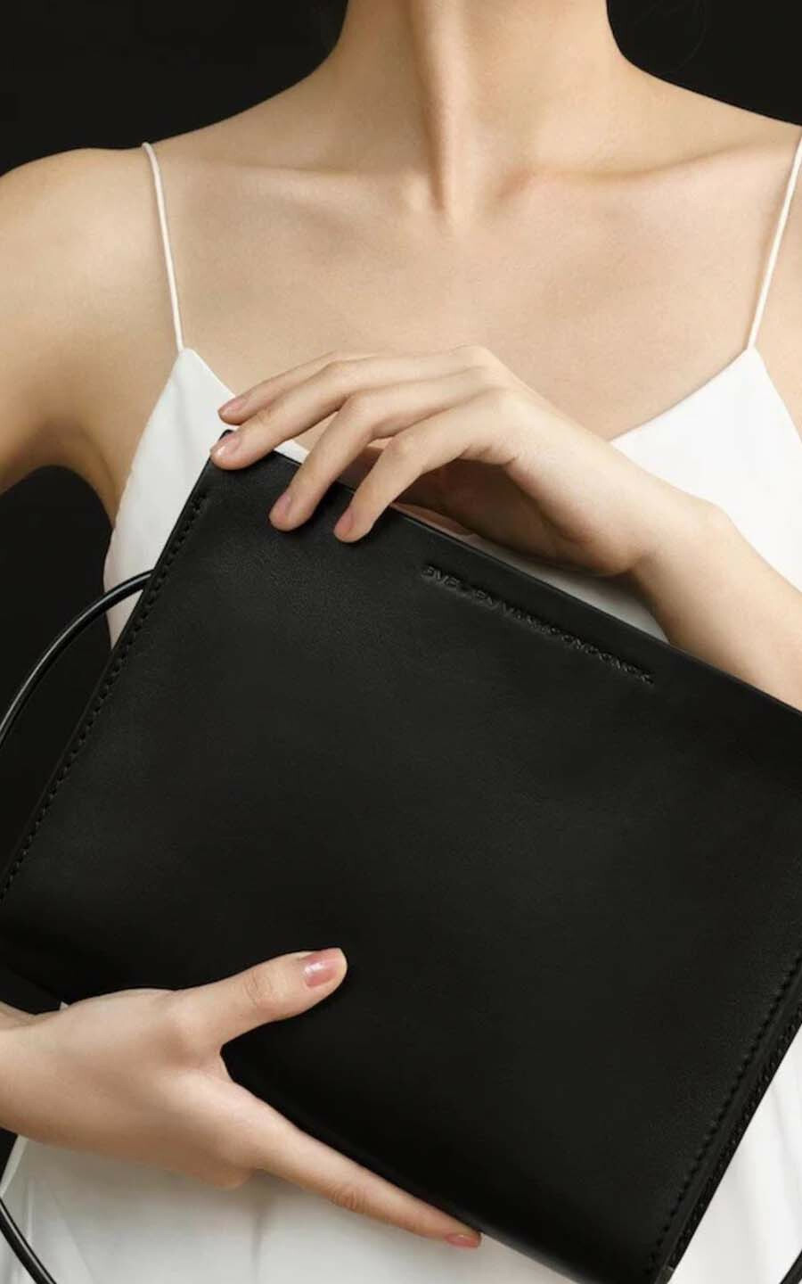 zoom in on Zwart Cross body image Zwart Cross body image