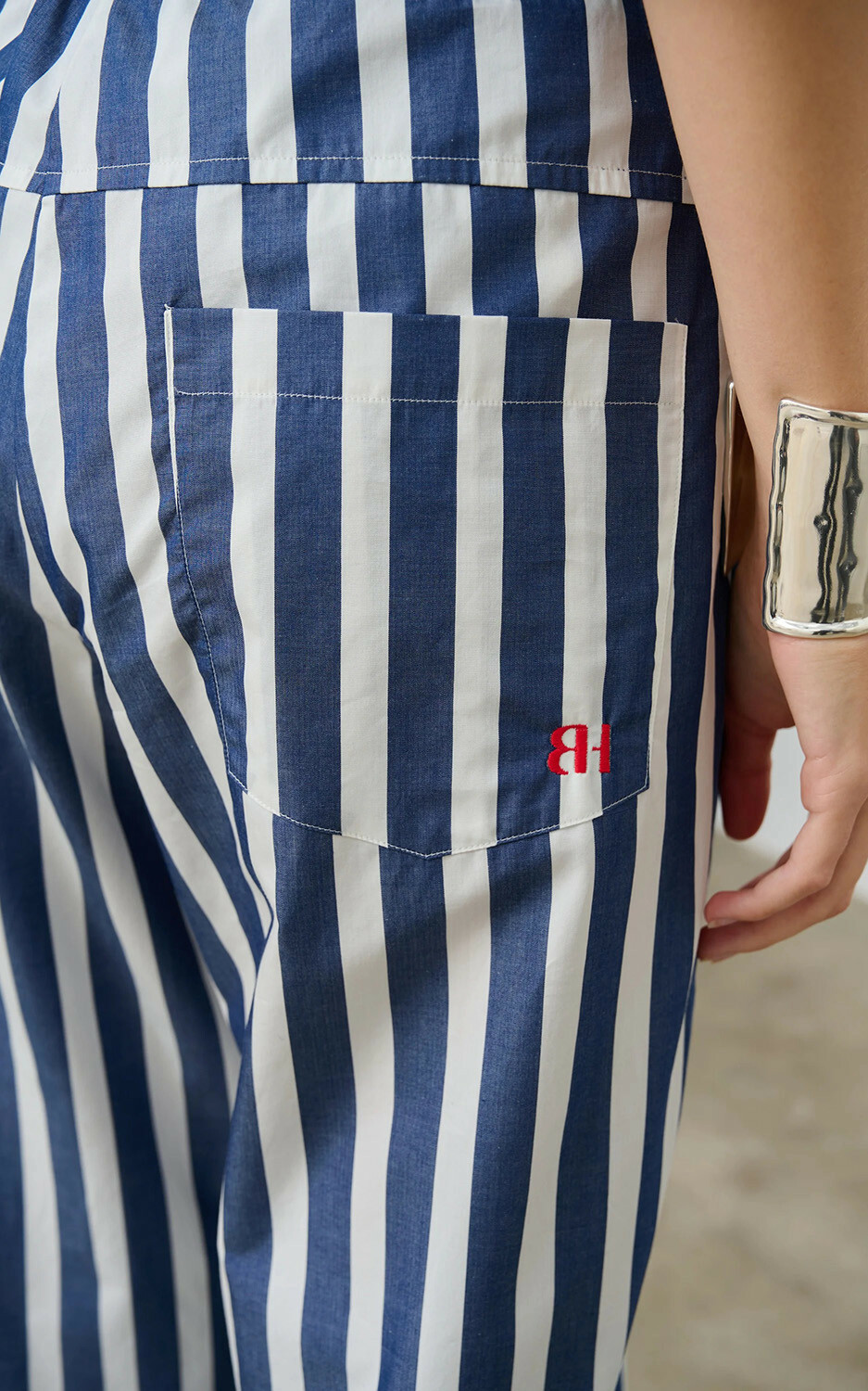 zoom in on Blauw Broek image Blauw Broek image