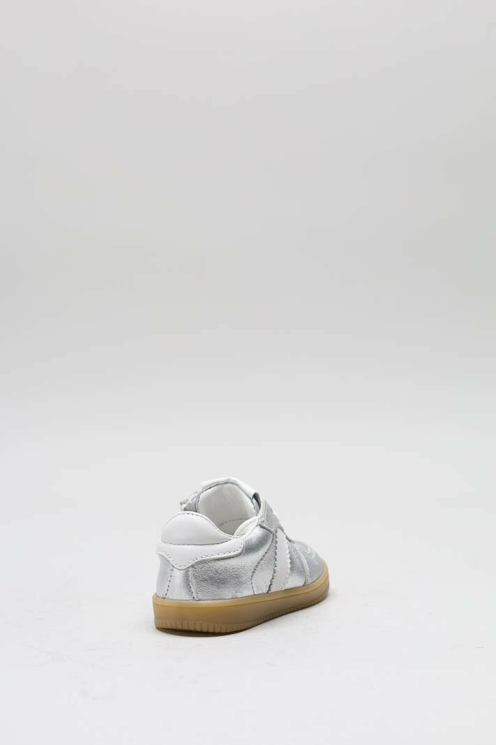 zoom in on Zilver Sneaker image Zilver Sneaker image