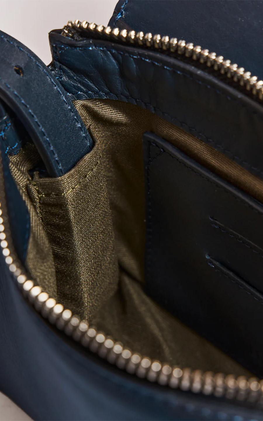 Donkerblauw Cross body image