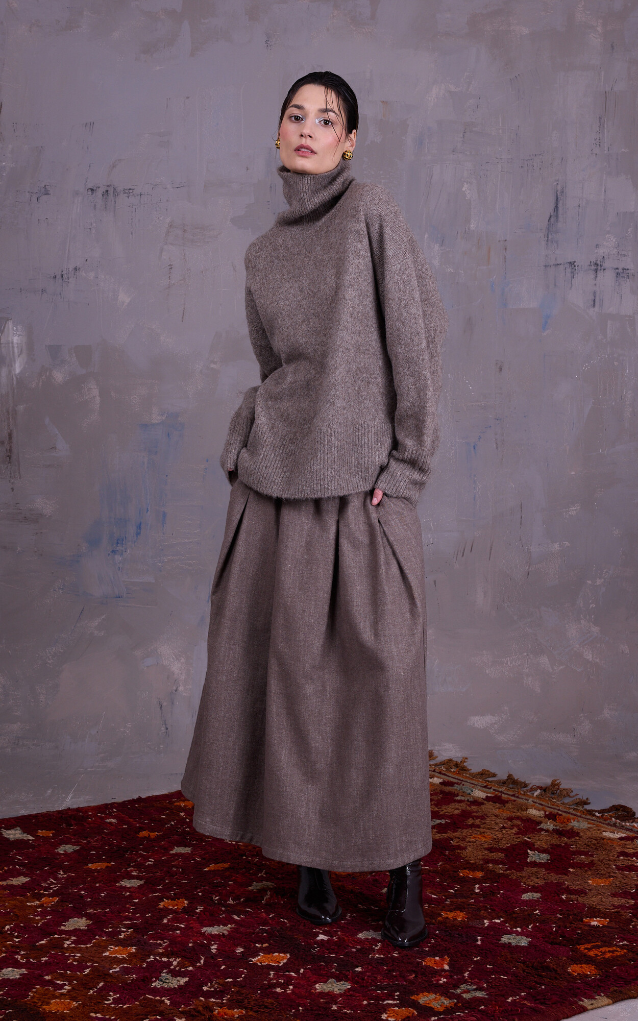Taupe Sweater/trui image