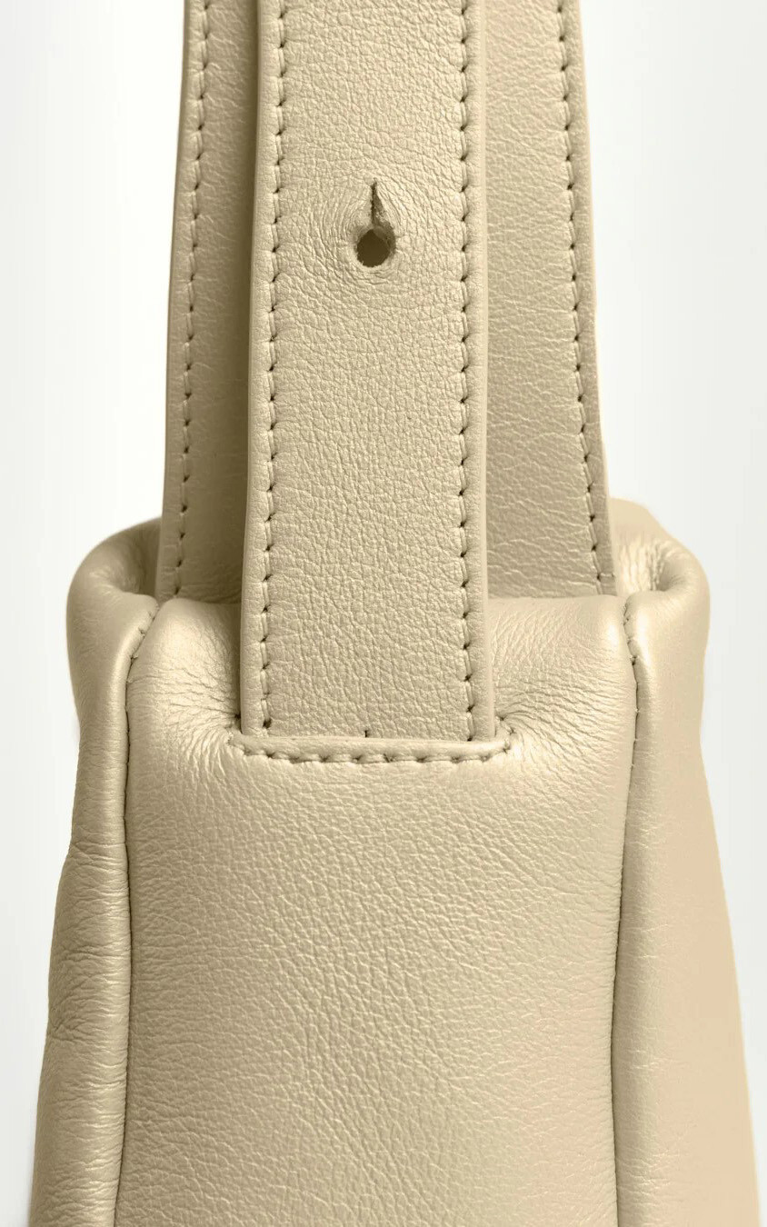 Geel Cross body image