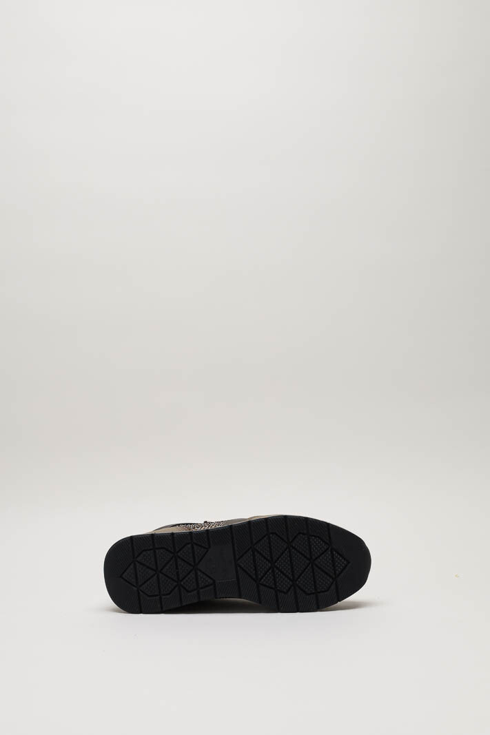 zoom in on Bruin Sneaker image Bruin Sneaker image