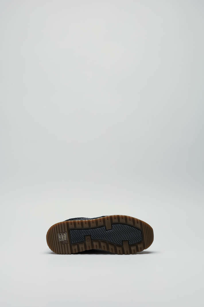 zoom in on Zwart Sneaker image Zwart Sneaker image