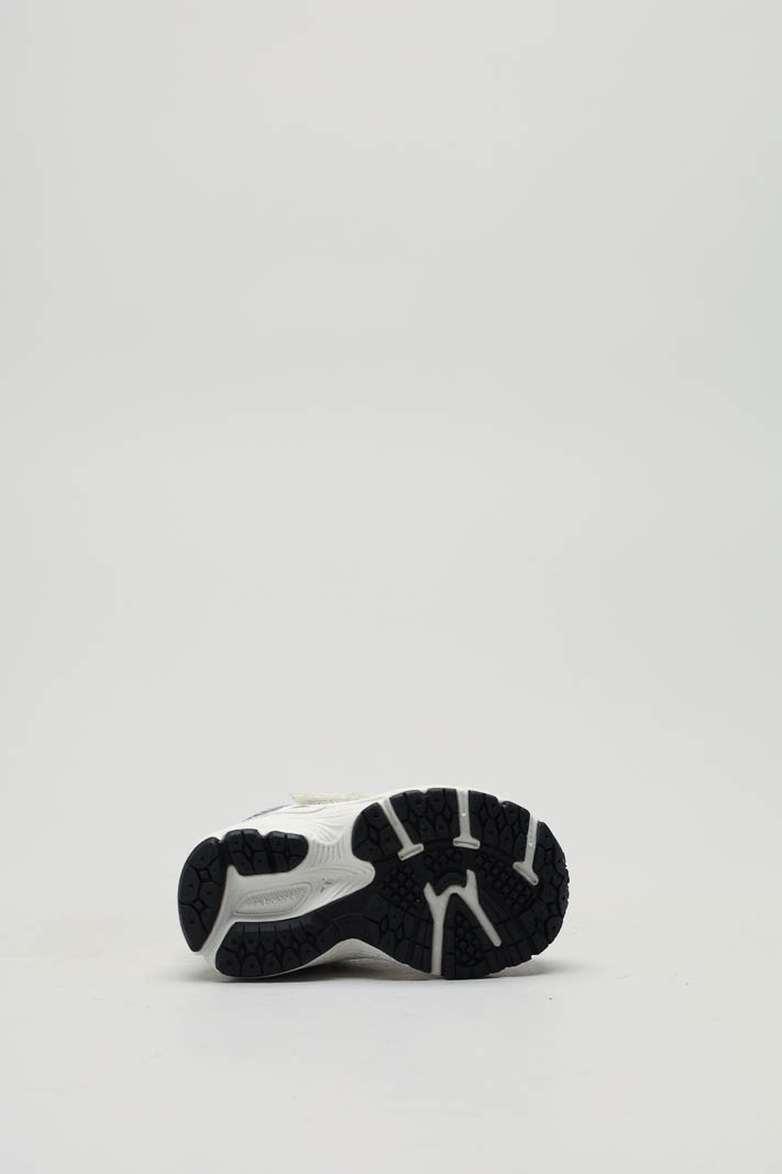 zoom in on Wit Sneaker image Wit Sneaker image