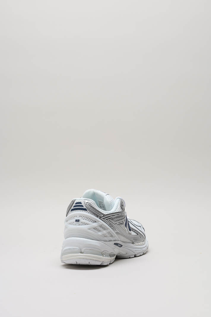 zoom in on Wit Sneaker image Wit Sneaker image