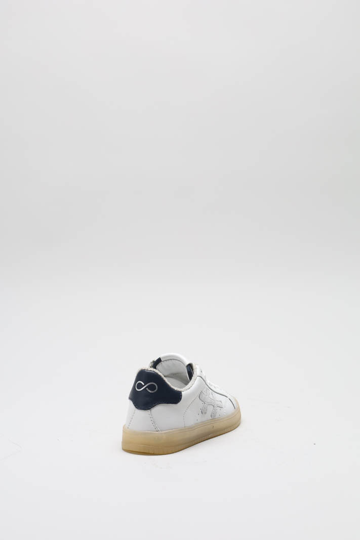 zoom in on Wit Sneaker image Wit Sneaker image