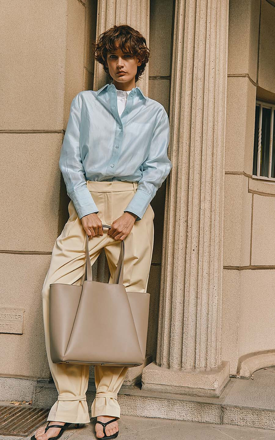 Taupe Schoudertas image