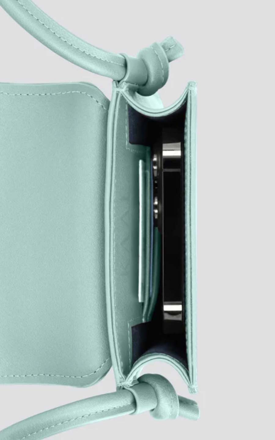 zoom in on Lichtblauw Cross body image Lichtblauw Cross body image