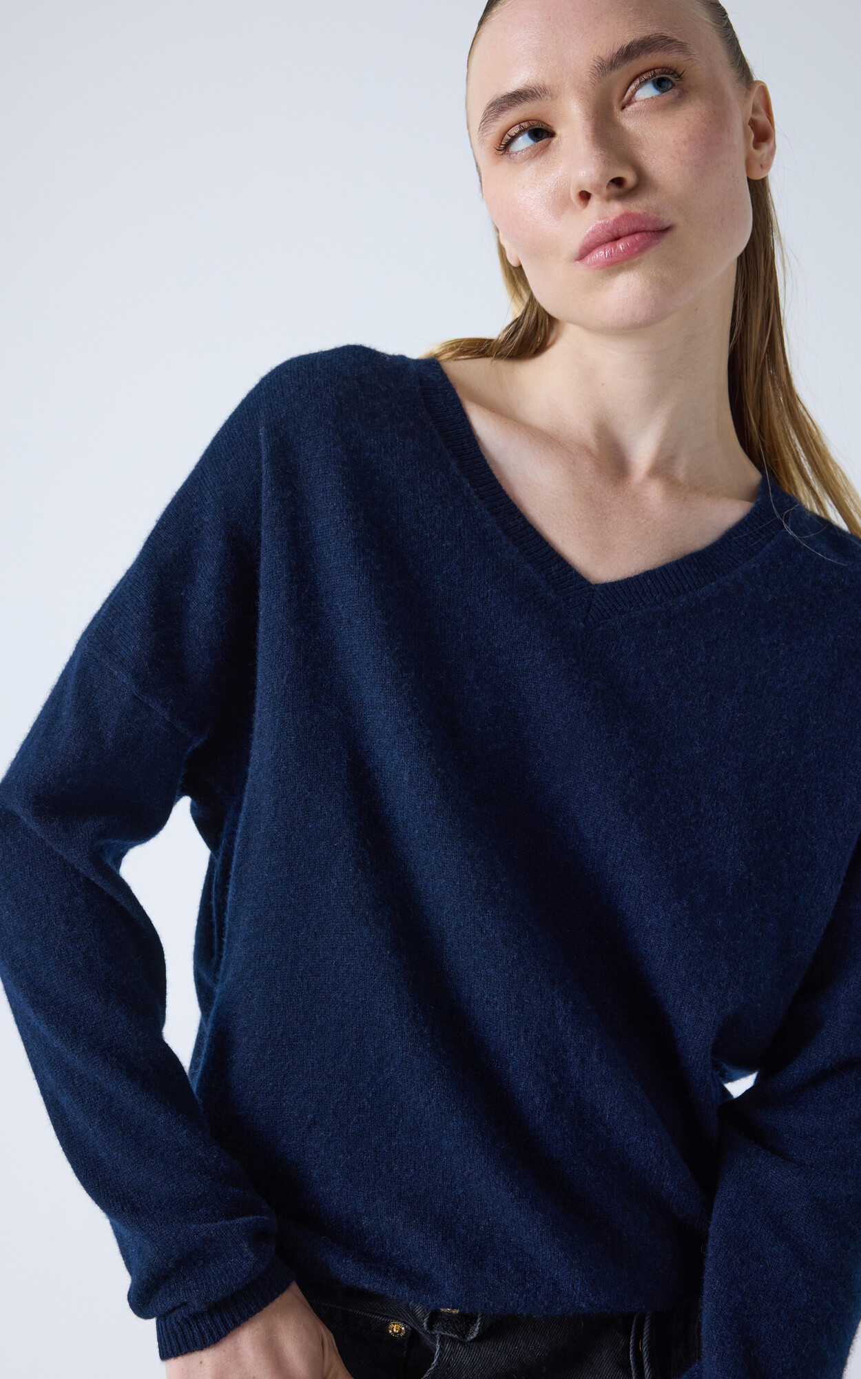 zoom in on Blauw Sweater/trui image Blauw Sweater/trui image
