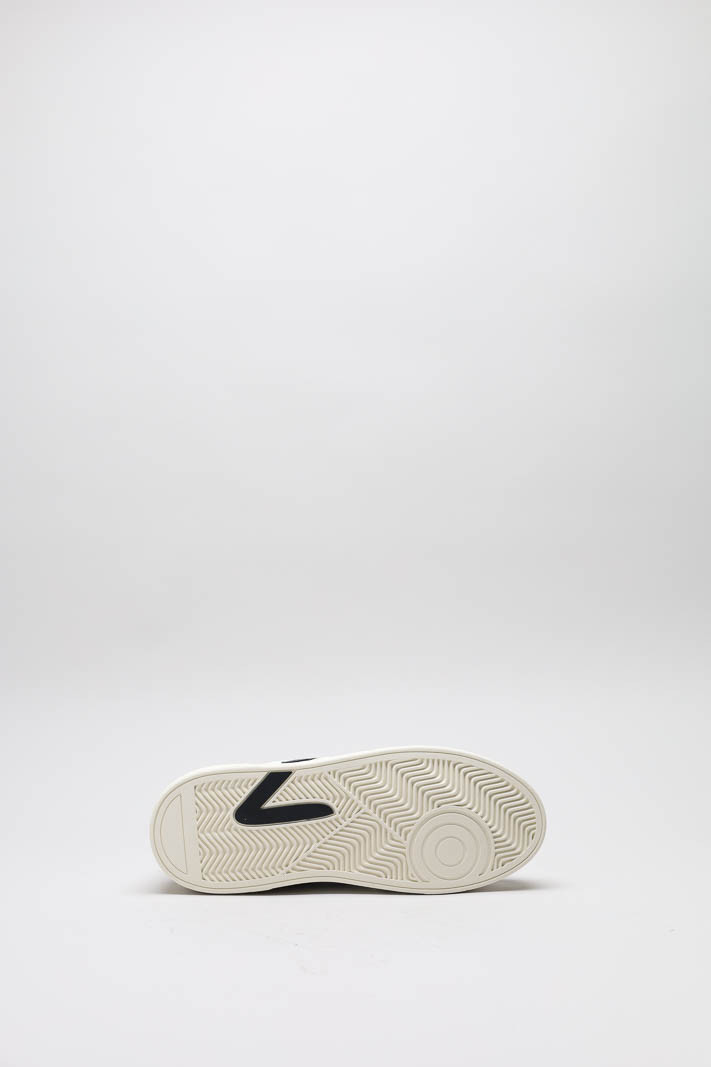 zoom in on Wit Sneaker image Wit Sneaker image