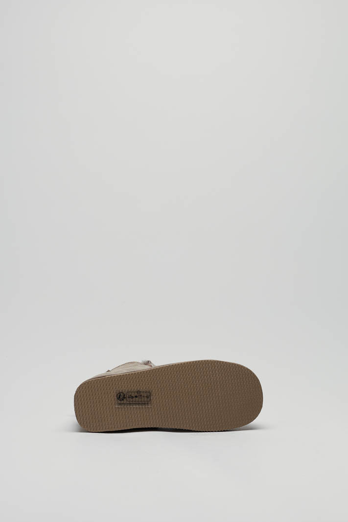 zoom in on Taupe Pantoffel image Taupe Pantoffel image