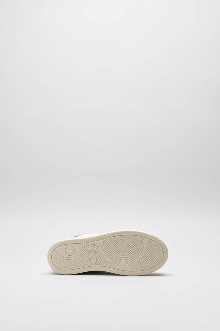 zoom in on Wit Sneaker image Wit Sneaker image