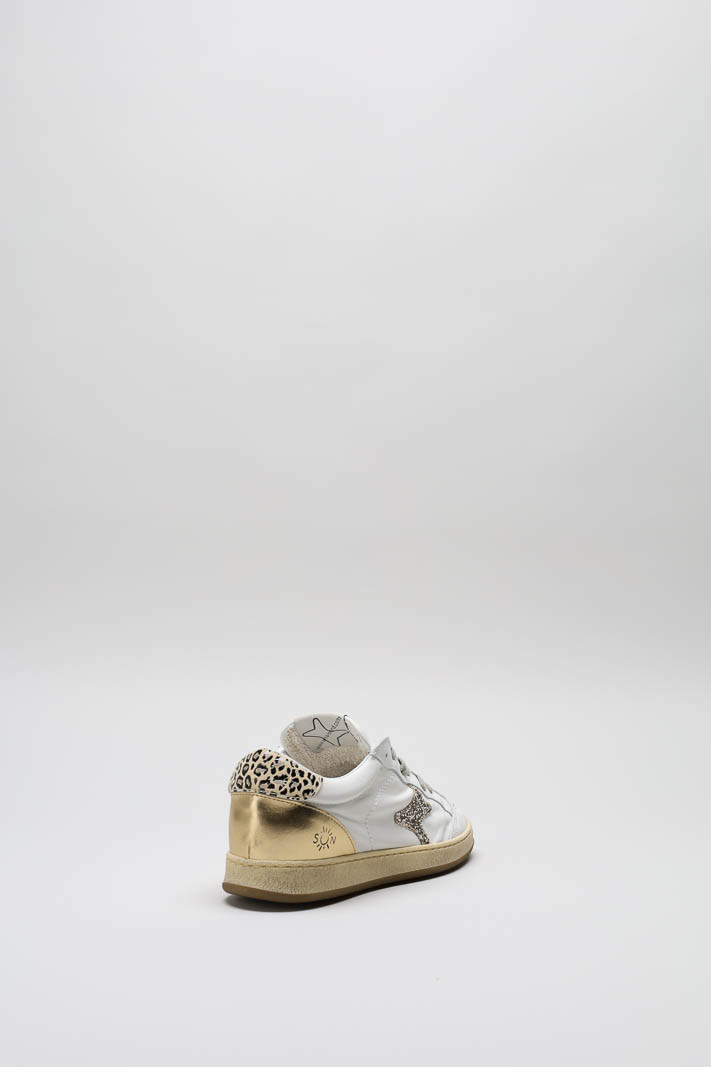 zoom in on Wit Sneaker image Wit Sneaker image