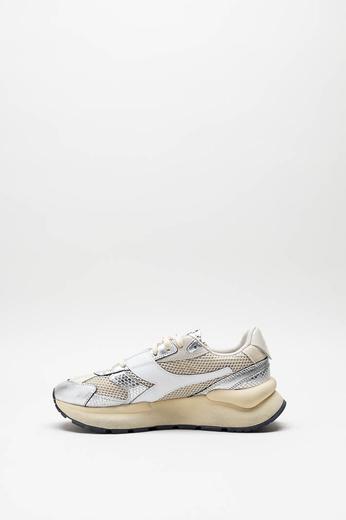 zoom in on Zilver Sneaker image Zilver Sneaker image