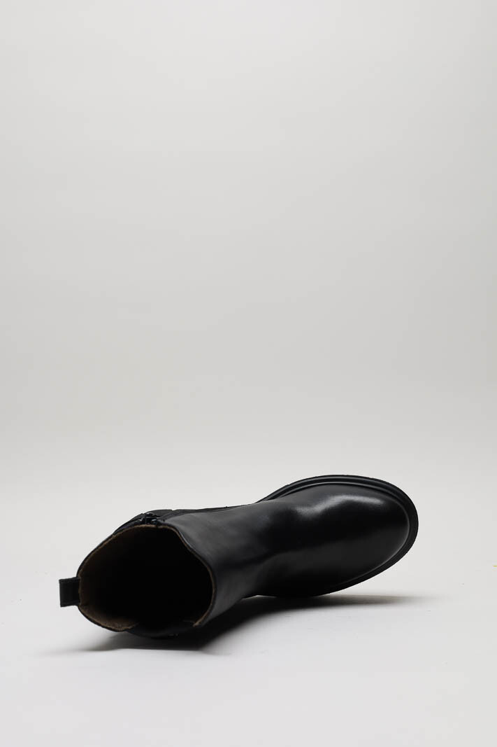zoom in on Zwart Enkellaars hak image Zwart Enkellaars hak image