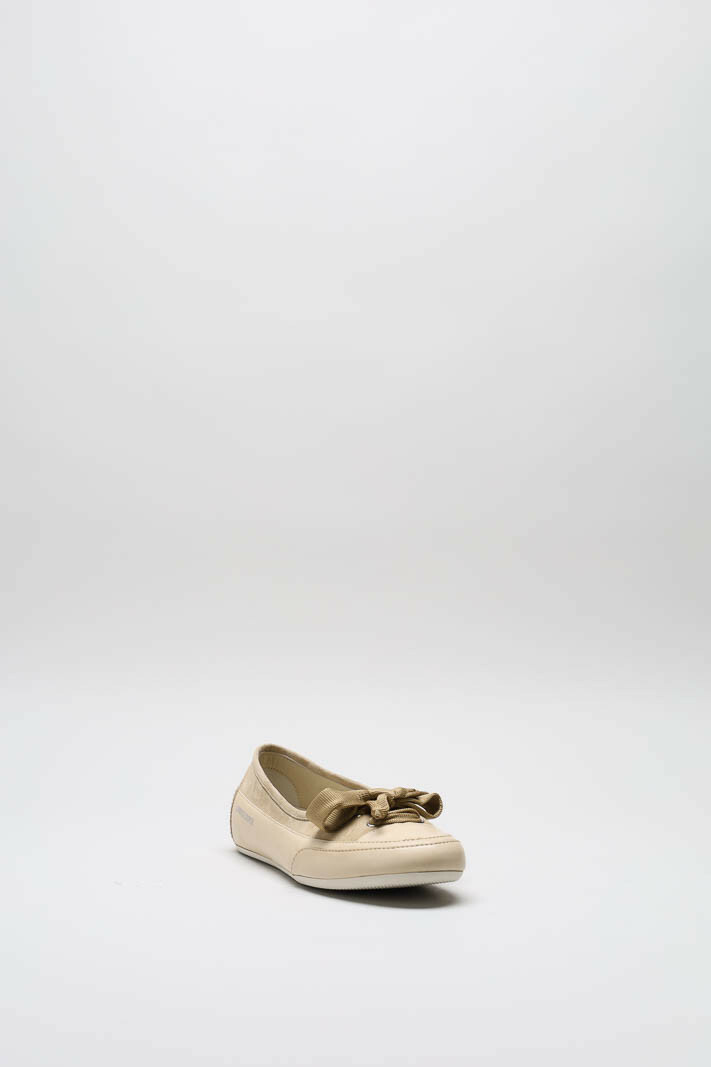 zoom in on Lichtbeige Ballerina image Lichtbeige Ballerina image