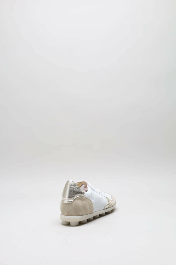 zoom in on Wit Sneaker image Wit Sneaker image