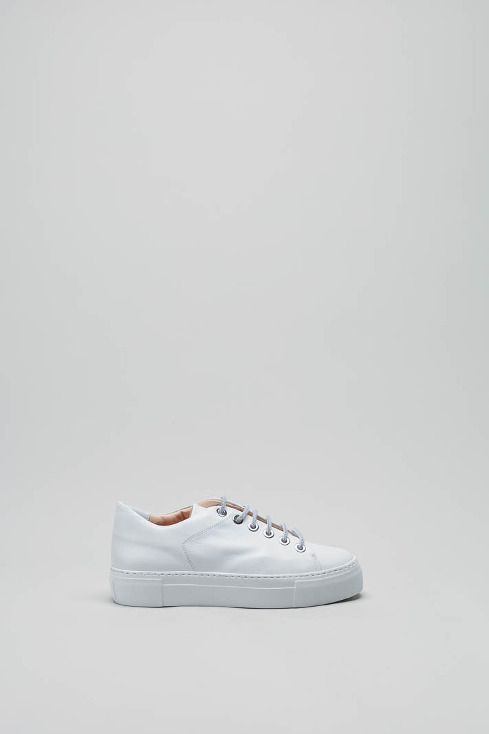zoom in on Wit Sneaker image Wit Sneaker image