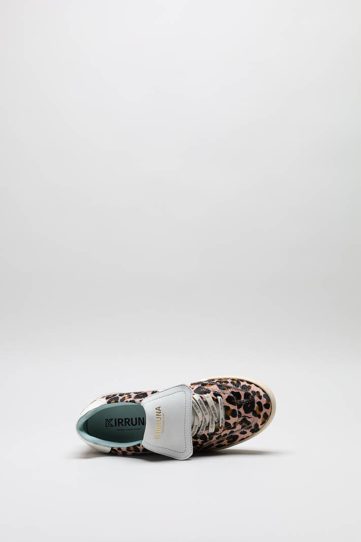 zoom in on Roze Sneaker image Roze Sneaker image