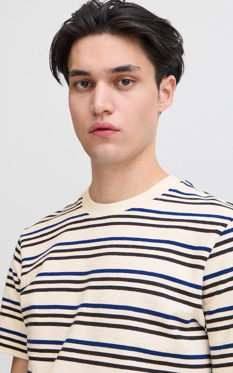 zoom in on Blauw T-shirt image Blauw T-shirt image