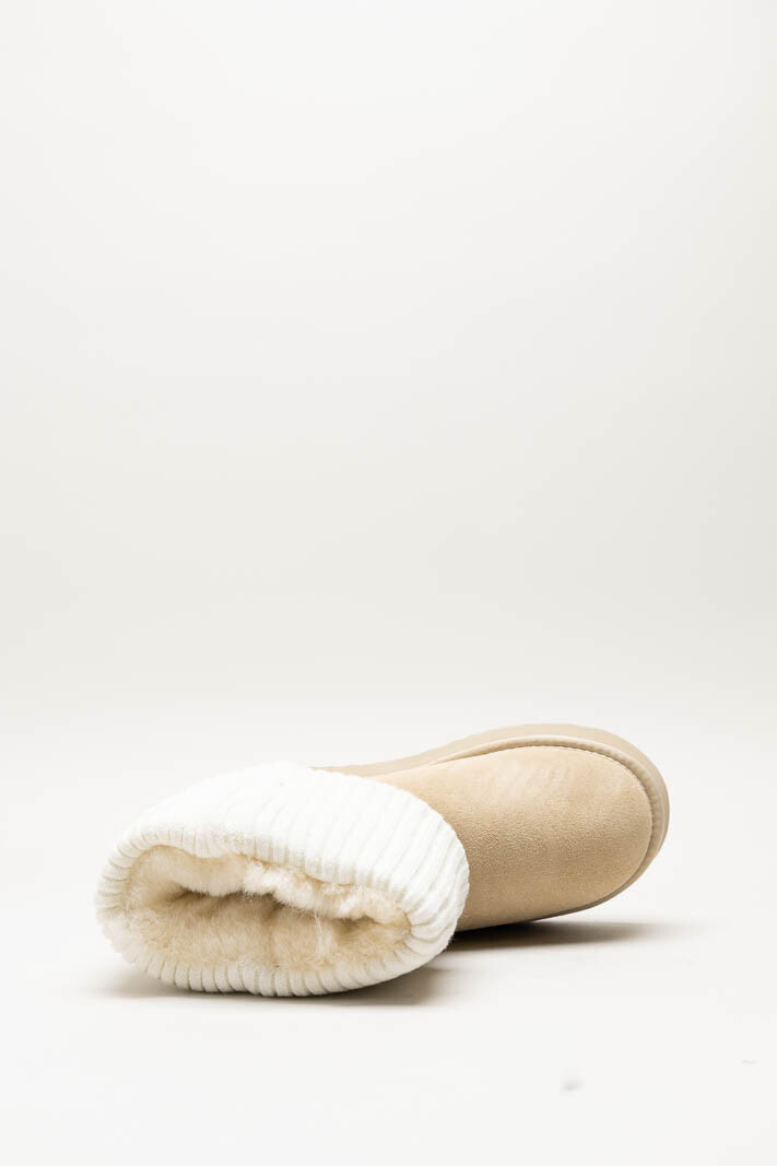 zoom in on Beige Enkellaars plat image Beige Enkellaars plat image