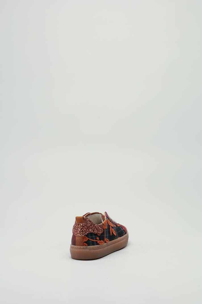 zoom in on Bruin Sneaker image Bruin Sneaker image