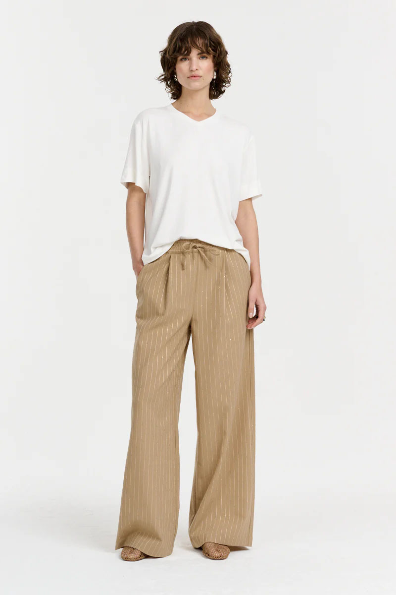 zoom in on Camel Broek image Camel Broek image