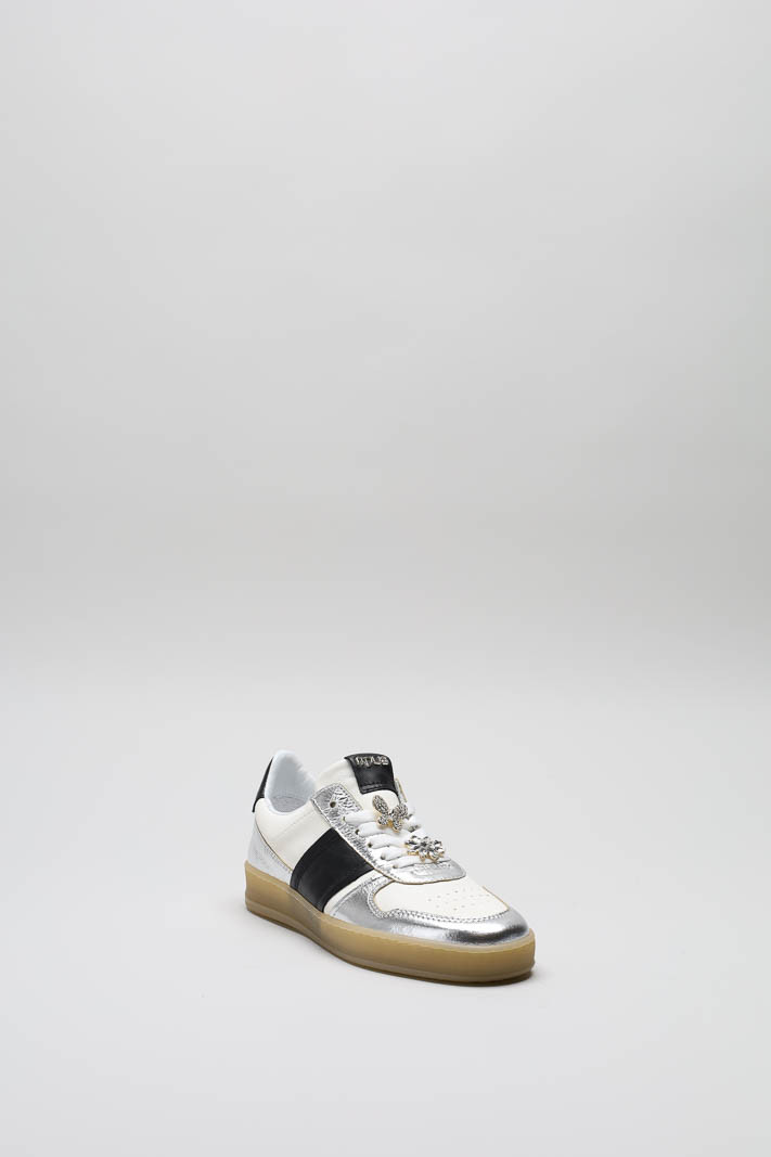 zoom in on Zilver Sneaker image Zilver Sneaker image